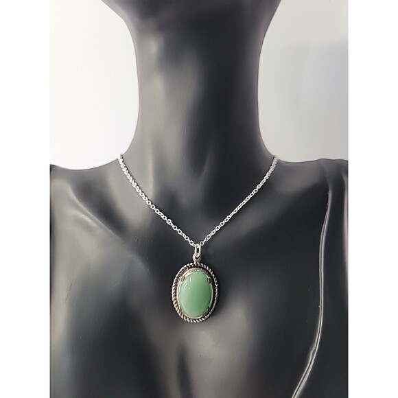 Vintage Green Oval Cabochon Pendant Necklace Silver Tone Rope Frame - Picture 2 of 11